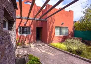 HERMOSA CASA SOBRE CALLE LAS VIRGENES EN LAS PAREDES