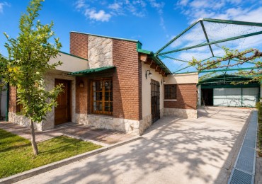 Casa Familiar de 3 Dormitorios con Todos los Servicios en Alquiler
